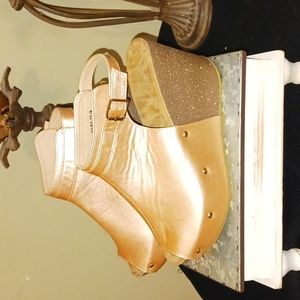 Refresh Shimmering Platform Wedges